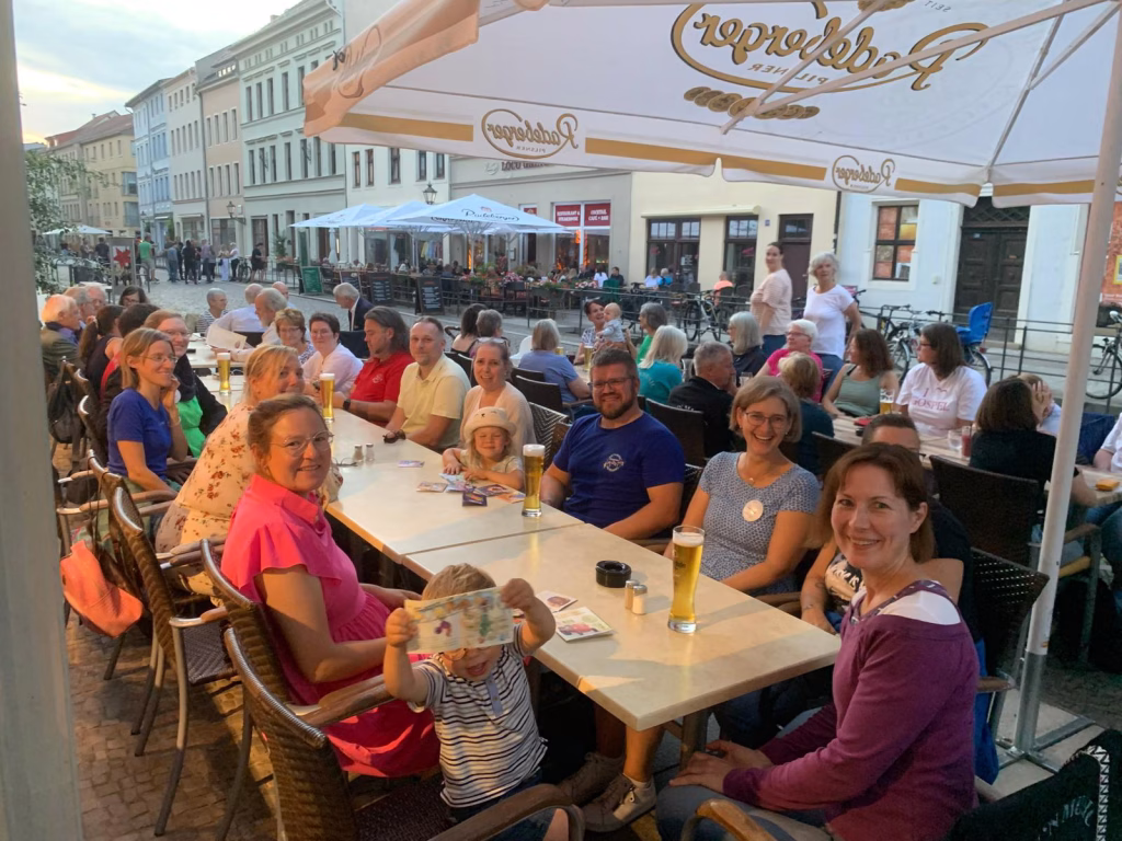 Ein Feierabendbier in der Altstadt Wittenbergs