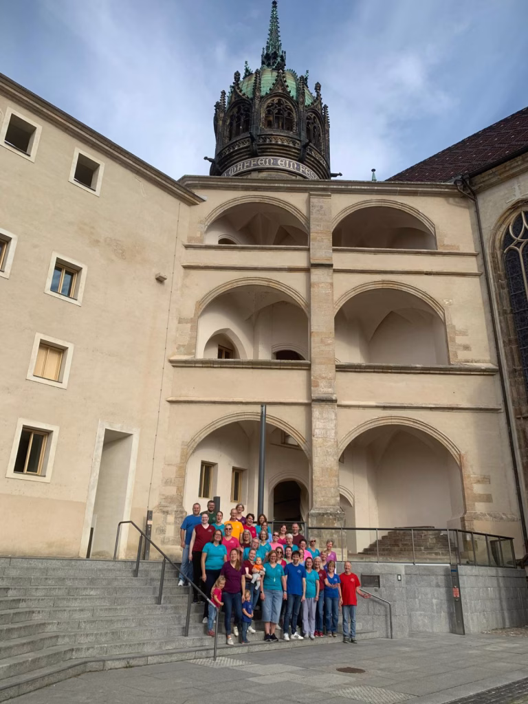 Gruppenfoto vor der Stadtkirche St. Marien in Wittenberg